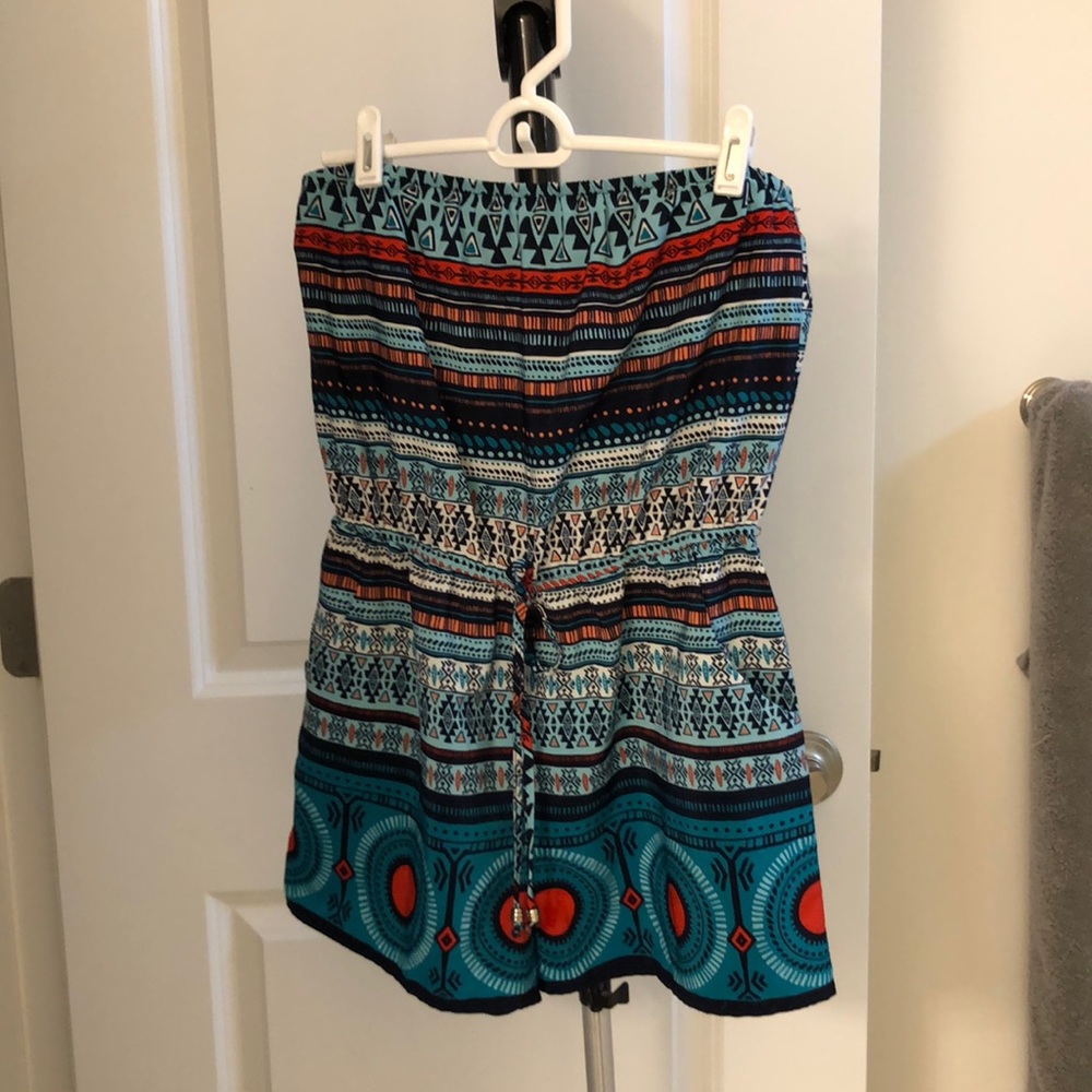 Women’s summer romper with pockets and elastic waist!